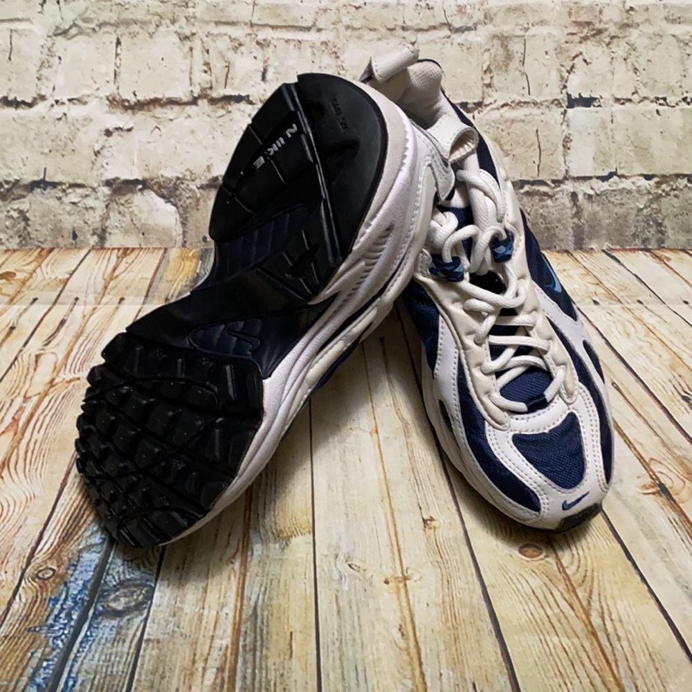 Nike sneakers size 8.5 white and blue - Picture 4 of 6